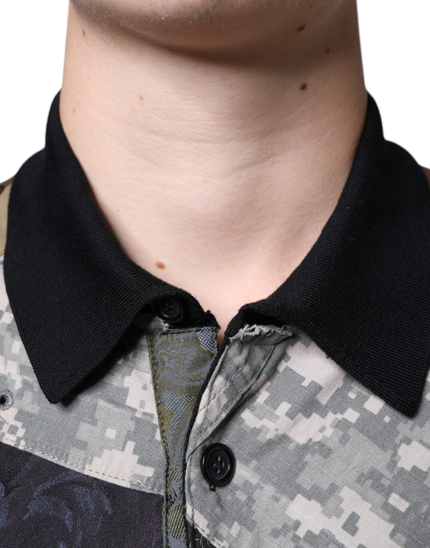 Mehrfarbiges Polo-T-Shirt aus Seide mit Camouflage-Patchwork