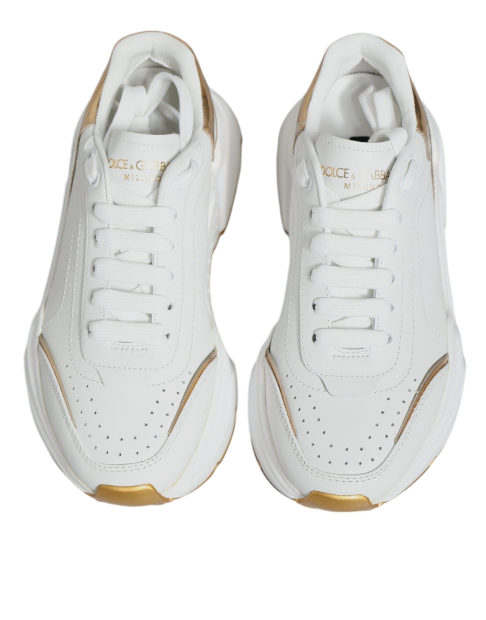 Daymaster Low Top Sneaker in Weiß und Gold