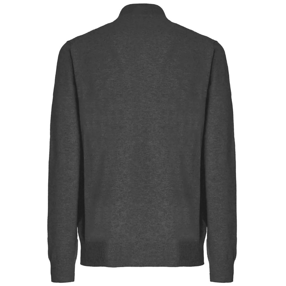 Grauer Wollpullover