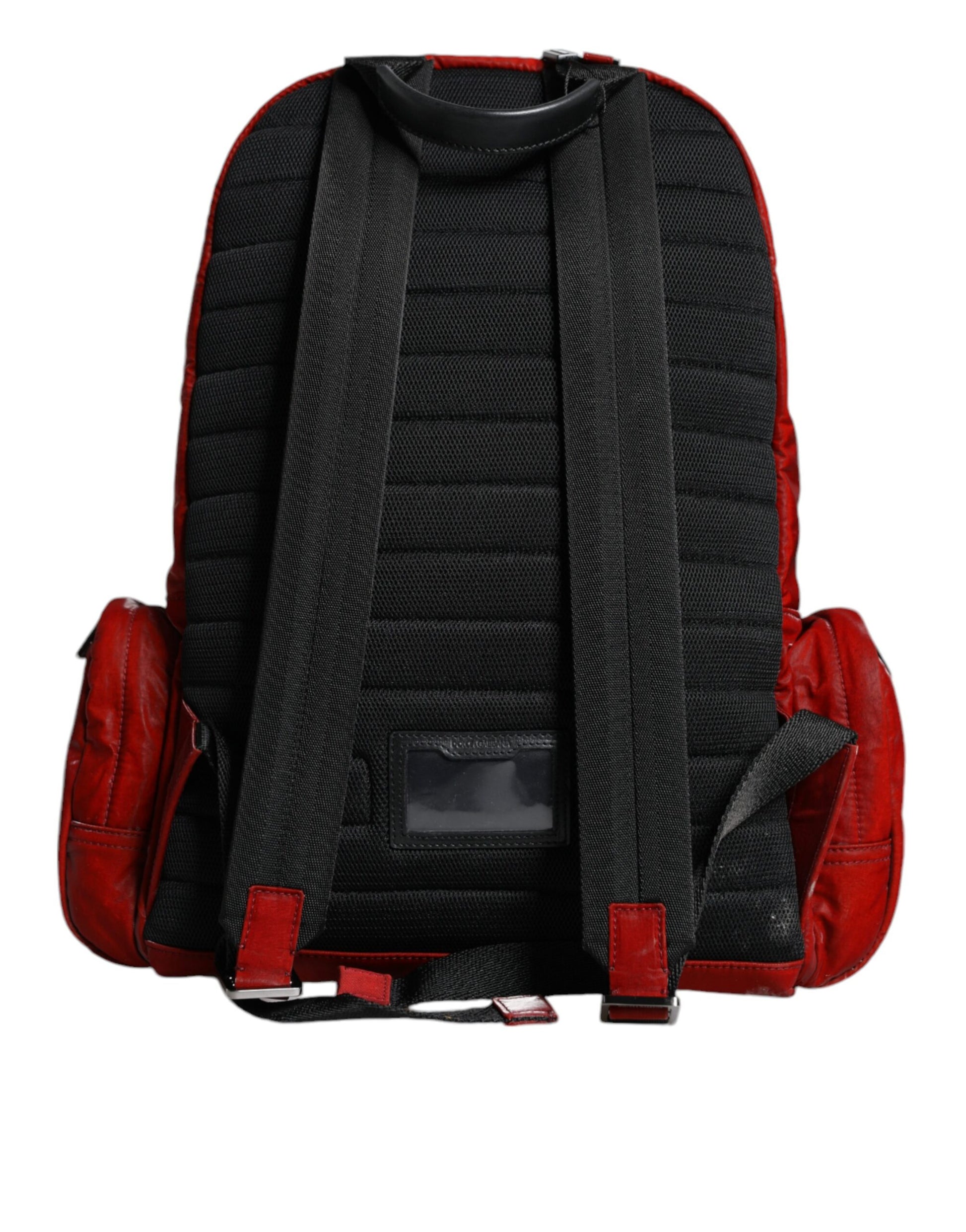 Roter Rucksack aus Lackleder mit Logo-Schild