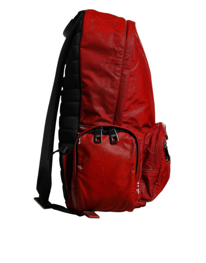 Roter Rucksack aus Lackleder mit Logo-Schild