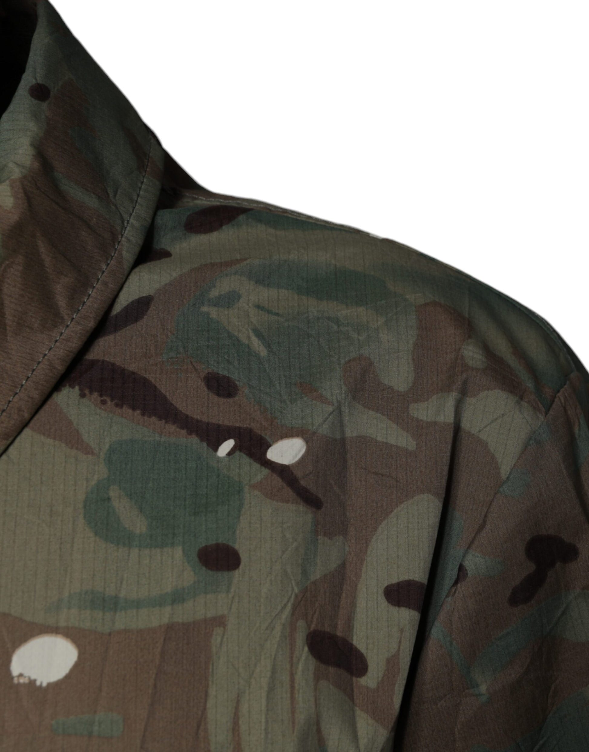 Mehrfarbige Manteljacke mit Camouflage-Kragen