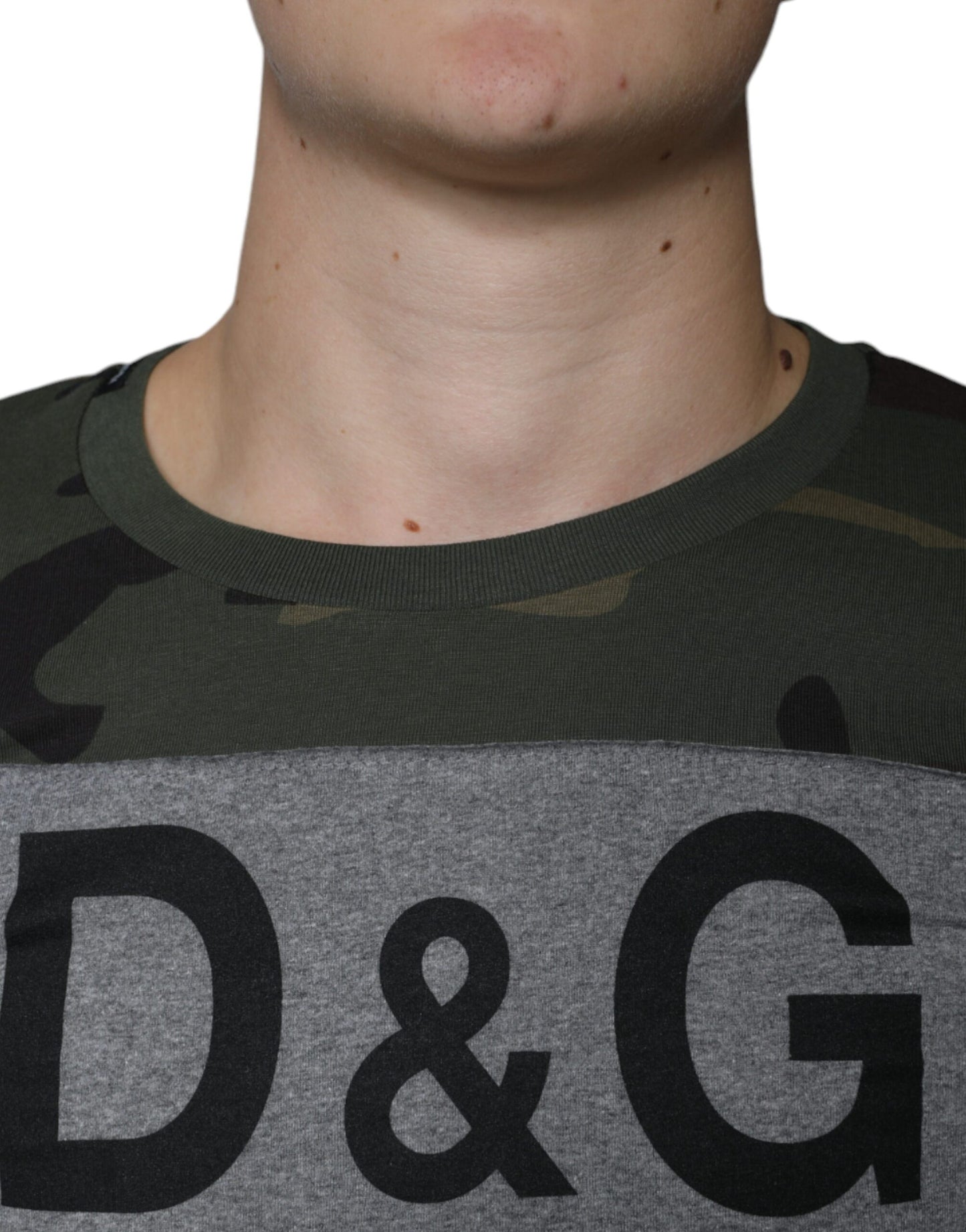 Mehrfarbiges Rundhals-T-Shirt aus Baumwolle mit Camouflage-Muster