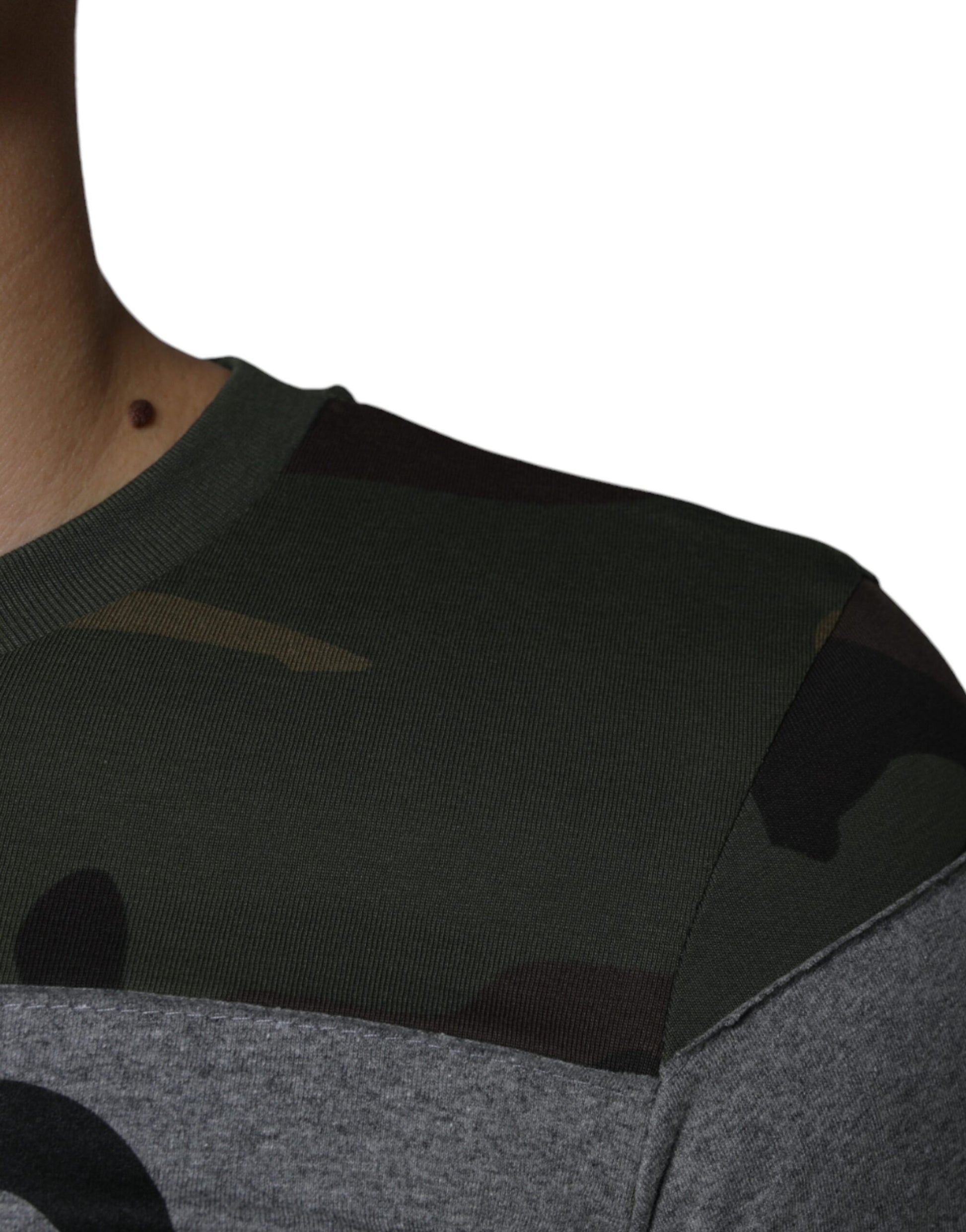 Mehrfarbiges Rundhals-T-Shirt aus Baumwolle mit Camouflage-Muster