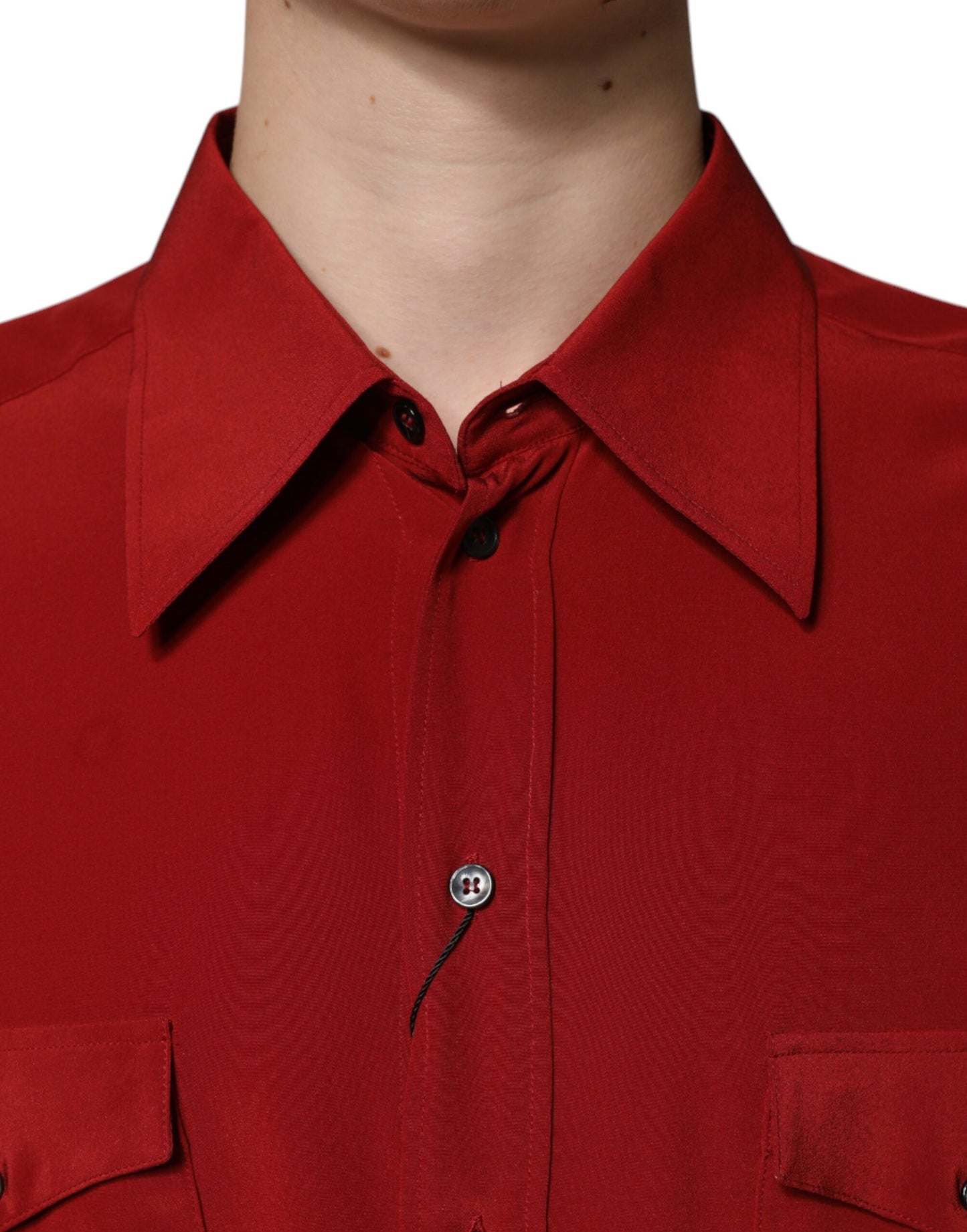 Rotes und rosa Button-Down-Hemd aus Seide mit Kragen