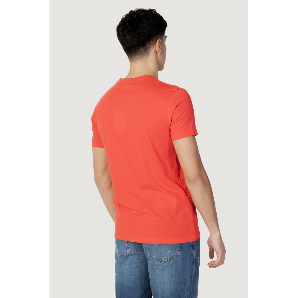 Rotes Baumwoll-T-Shirt