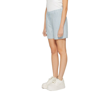 Hellblaue Shorts aus Leinen