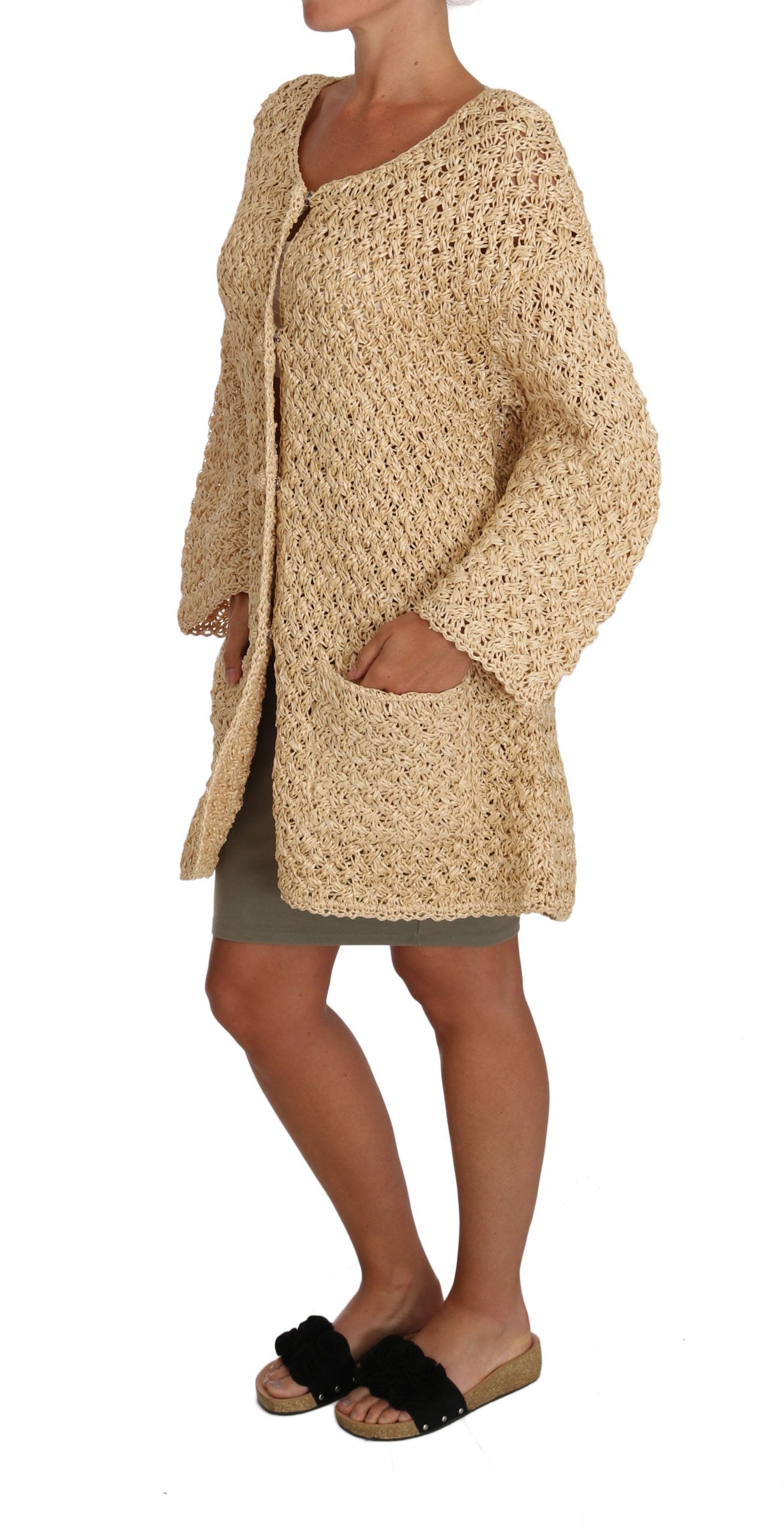 Schicke beige Strickjacke aus Häkelbast