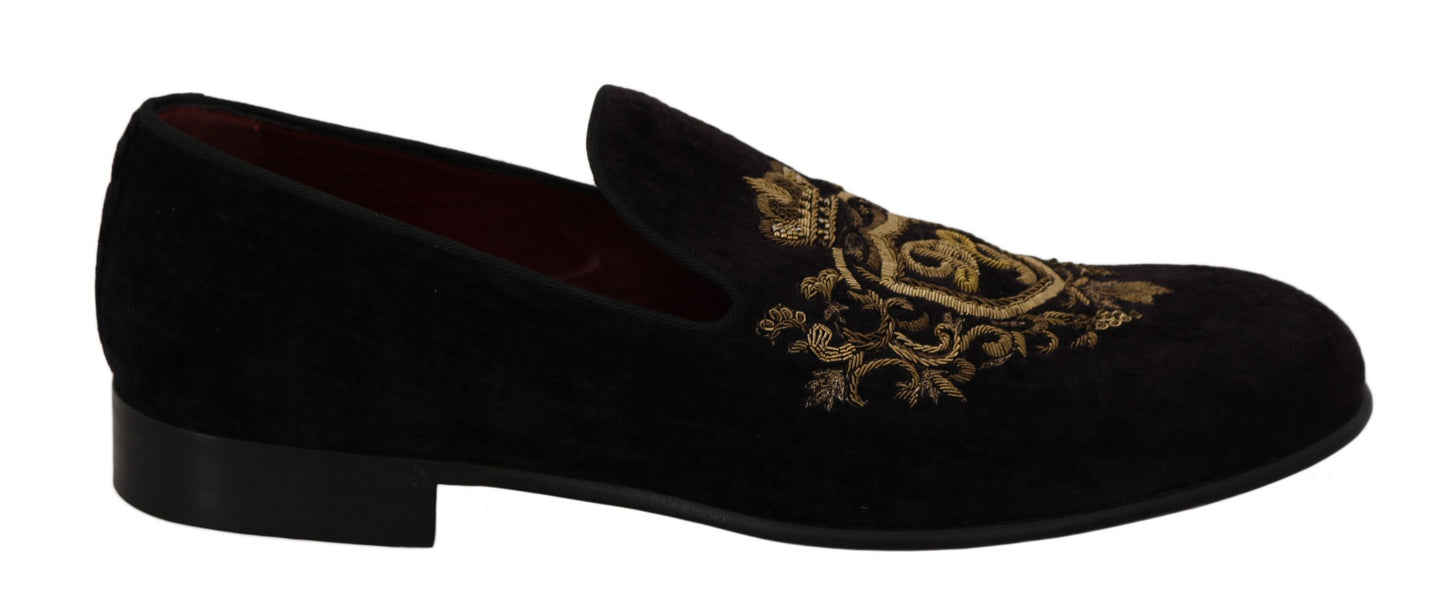 Elegante schwarze Loafer mit goldener Kronenstickerei